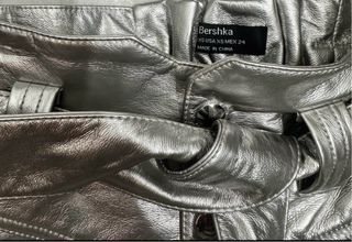 Falda plateada con cinturón