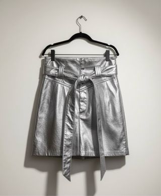 Falda plateada con cinturón