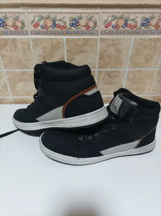 Botas deportivas Inside negras y plateadas