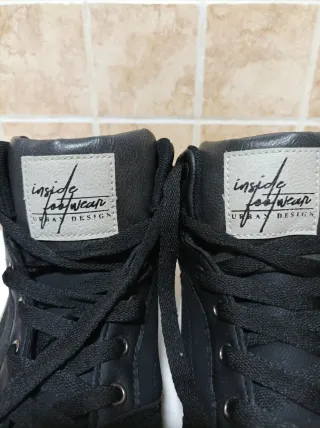 Botas deportivas Inside negras y plateadas