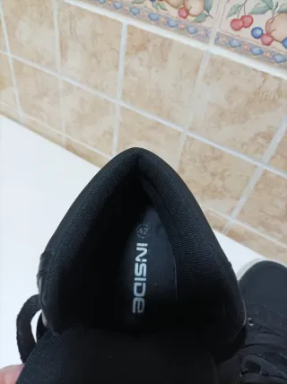 Botas deportivas Inside negras y plateadas