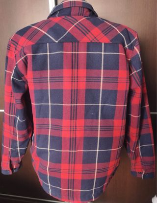 Chaqueta guateada cuadros azul y rojo