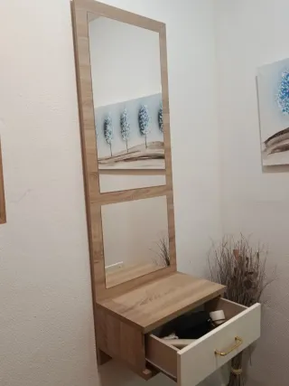 Mueble de entrada con espejo y cajón