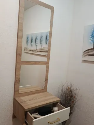 Mueble de entrada con espejo y cajón