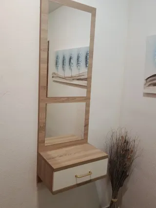 Mueble de entrada con espejo y cajón