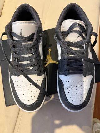 NIKE - Scarpe da basket grigie e bianche