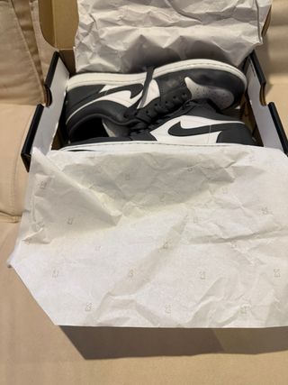 NIKE - Scarpe da basket grigie e bianche