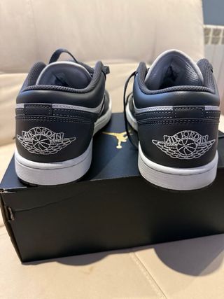 NIKE - Scarpe da basket grigie e bianche