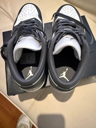 NIKE - Scarpe da basket grigie e bianche