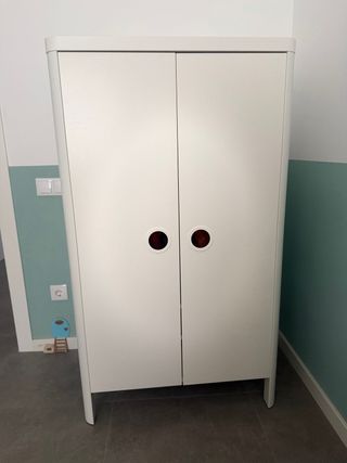 Cómoda y armario blanco en perfecto estado.