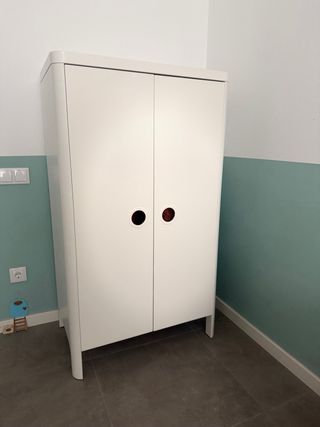 Cómoda y armario blanco en perfecto estado.