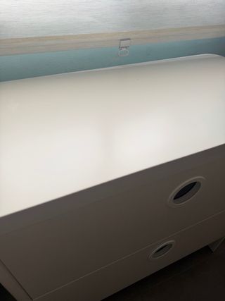 Cómoda y armario blanco en perfecto estado.