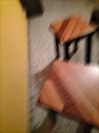 Mesa y 3 taburetes de terraza