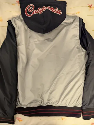 Chaqueta Hollister Gris y Negra con Capucha