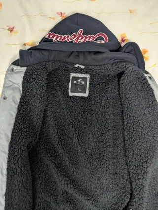 Chaqueta Hollister Gris y Negra con Capucha