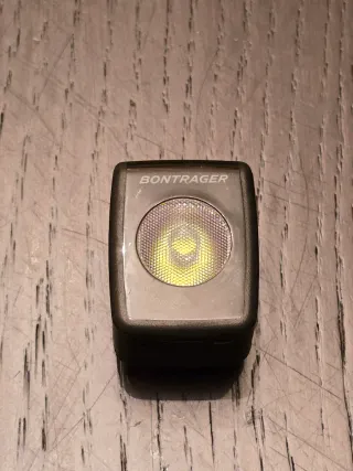 Luz delantera Bontrager Ion 200 RT