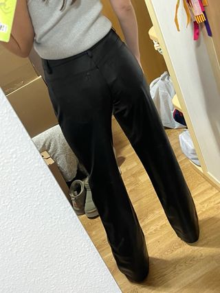 Pantalón cuero tiro alto negro talla 34