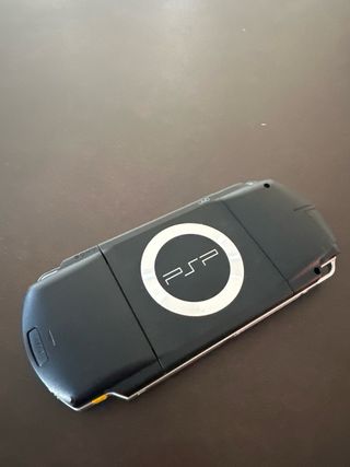 PSP Negra con 15 juegos y accesorios