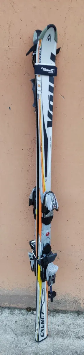 Sci Völkl con bastoncini