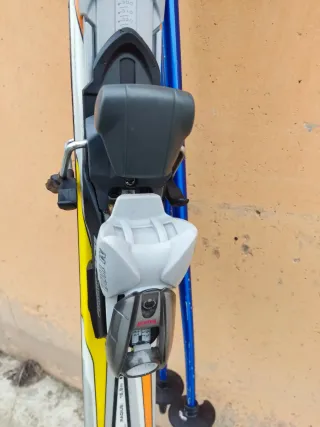 Sci Völkl con bastoncini