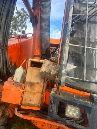 Perforadora Tamrock 702 con martillo HL 700