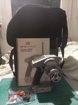 Spektrum DX3R con 4 receptores y bolsa