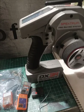 Spektrum DX3R con 4 receptores y bolsa