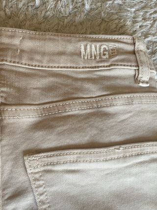 Pantalones campana Mango beige T32