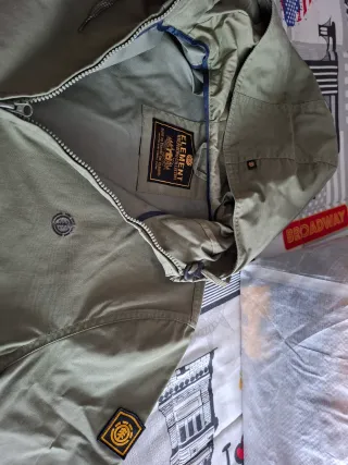 Cazadora Element verde y azul