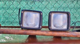 2 LAND ROVER FOCOS AUSILIARES