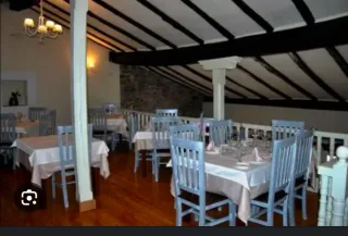 Mesa 90x90 Pino y 4 Sillas.