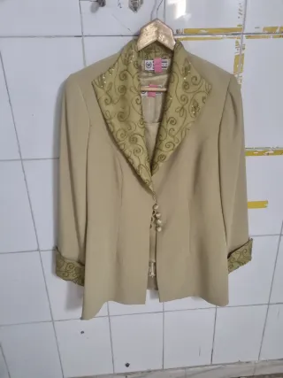 Traje de fiesta Los Montesco beige/verde oliva