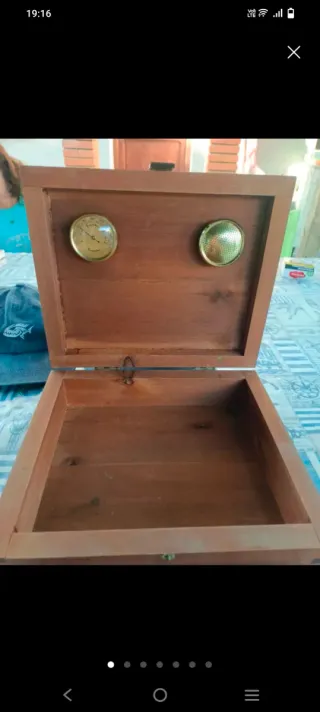 Scatola di sigari in legno con igrometro