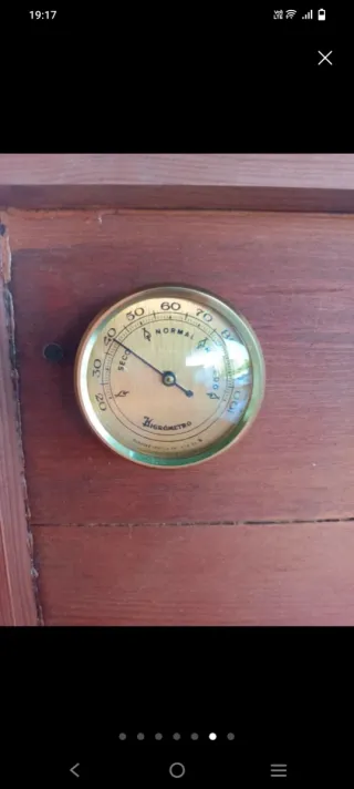 Scatola di sigari in legno con igrometro