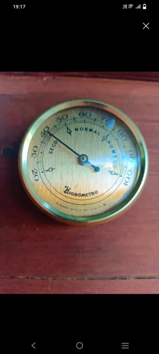 Scatola di sigari in legno con igrometro