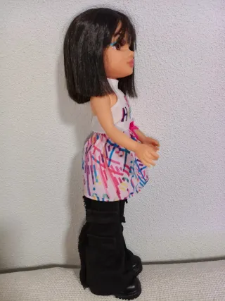 Muñeca Nancy con vestido, pantalón y botas