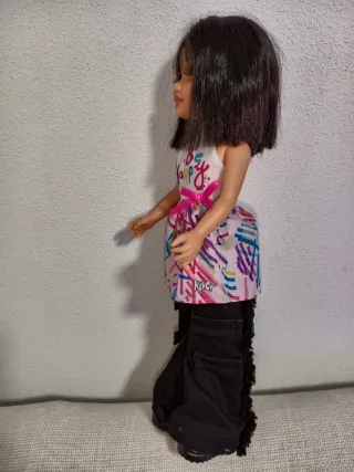 Muñeca Nancy con vestido, pantalón y botas