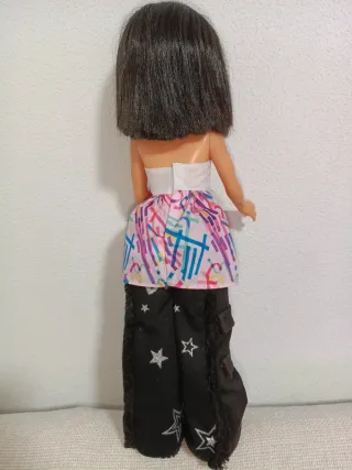 Muñeca Nancy con vestido, pantalón y botas