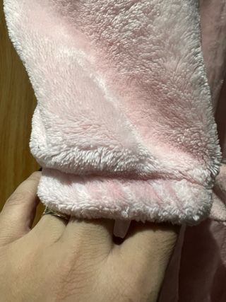 Pijama entero rosa con diseño de conejito