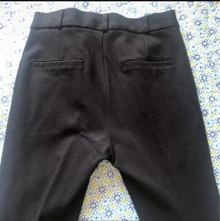 Pantalón pitillo Zara negro efecto piel