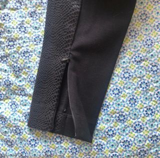 Pantalón pitillo Zara negro efecto piel