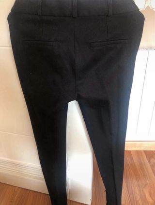 Pantalón pitillo Zara negro efecto piel