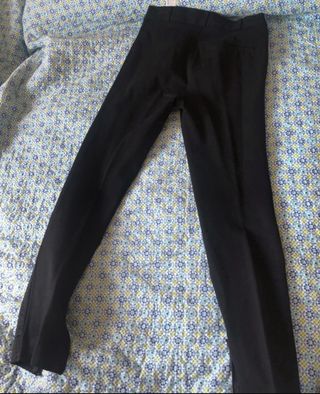 Pantalón pitillo Zara negro efecto piel