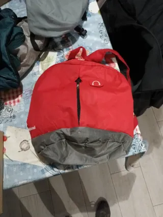 3 Mochilas roja y gris