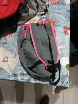 3 Mochilas roja y gris