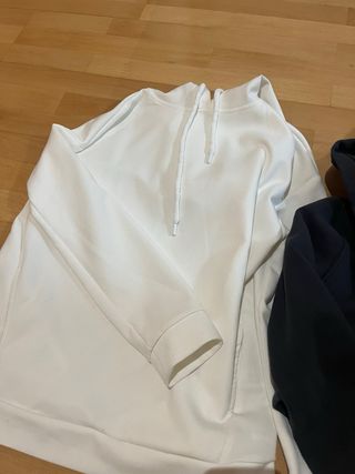 2 Sudaderas y 2 Jerséis (Negro y Blanco)