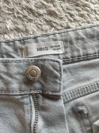 Pantalones campana gris claro Mango. T 32