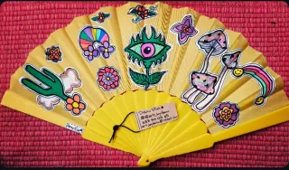 Abanico amarillo pintado a mano