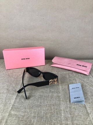 Gafas Miu Miu Negras y Doradas