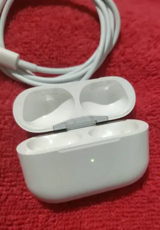 Astuccio AirPods Pro 2 + Caricabatterie originale